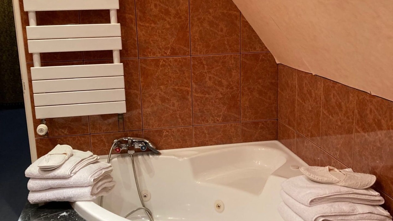 Photo of Bathroom in Le-Petit-Pressigny