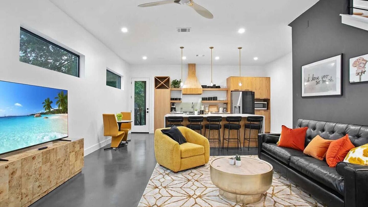 Photo of Livingroom in South Lamar