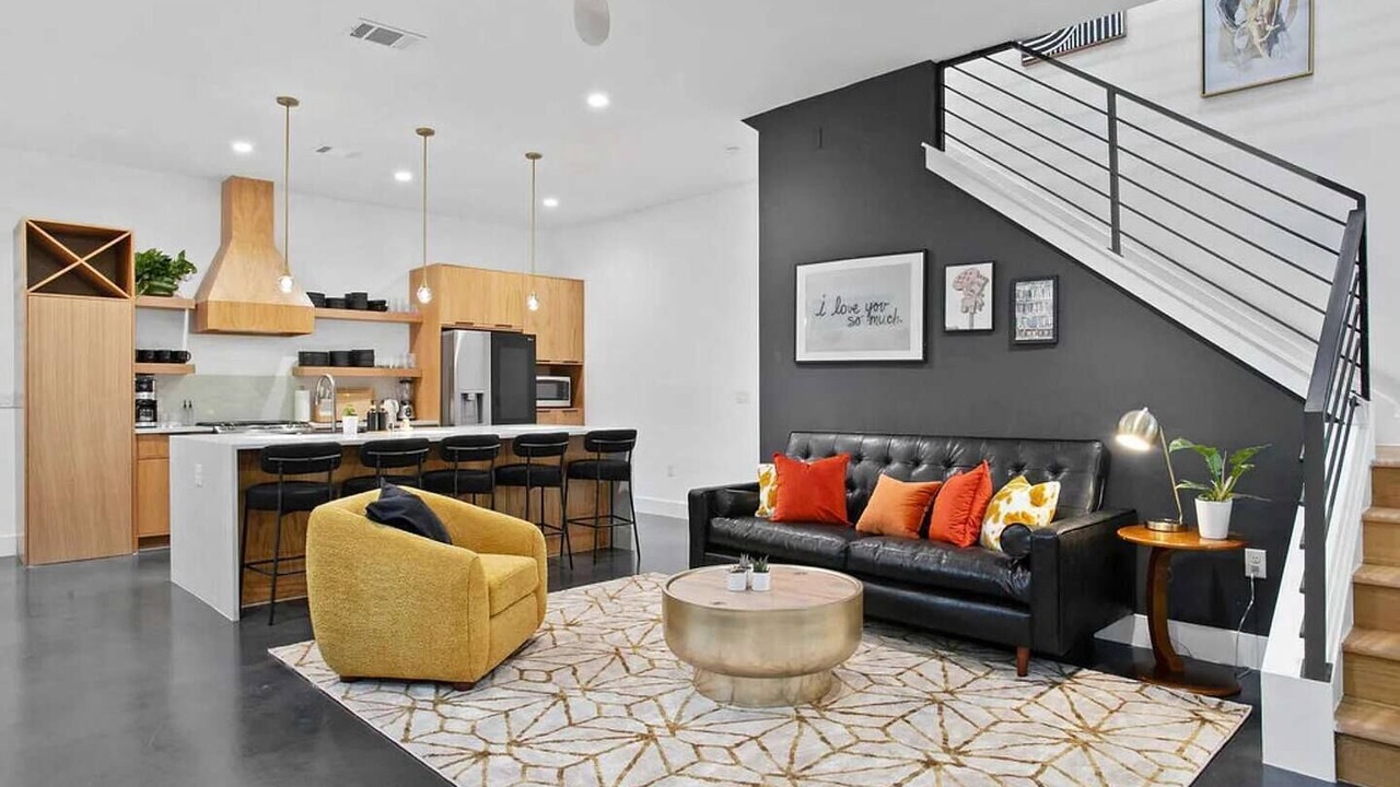 Photo of Livingroom in South Lamar