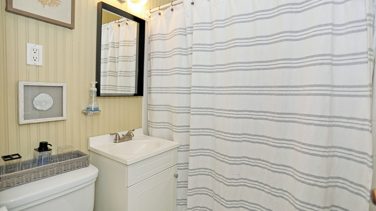 Photo of Bathroom in Thunderbolt