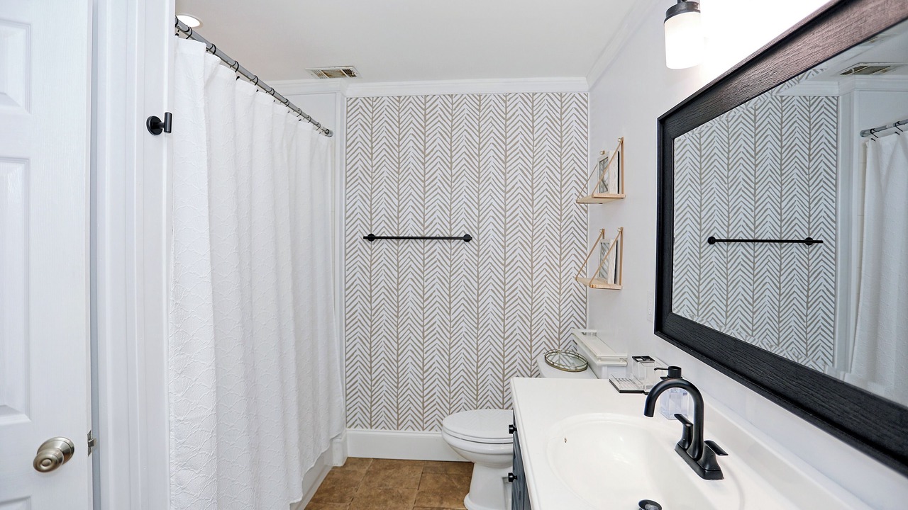 Photo of Bathroom in Thunderbolt