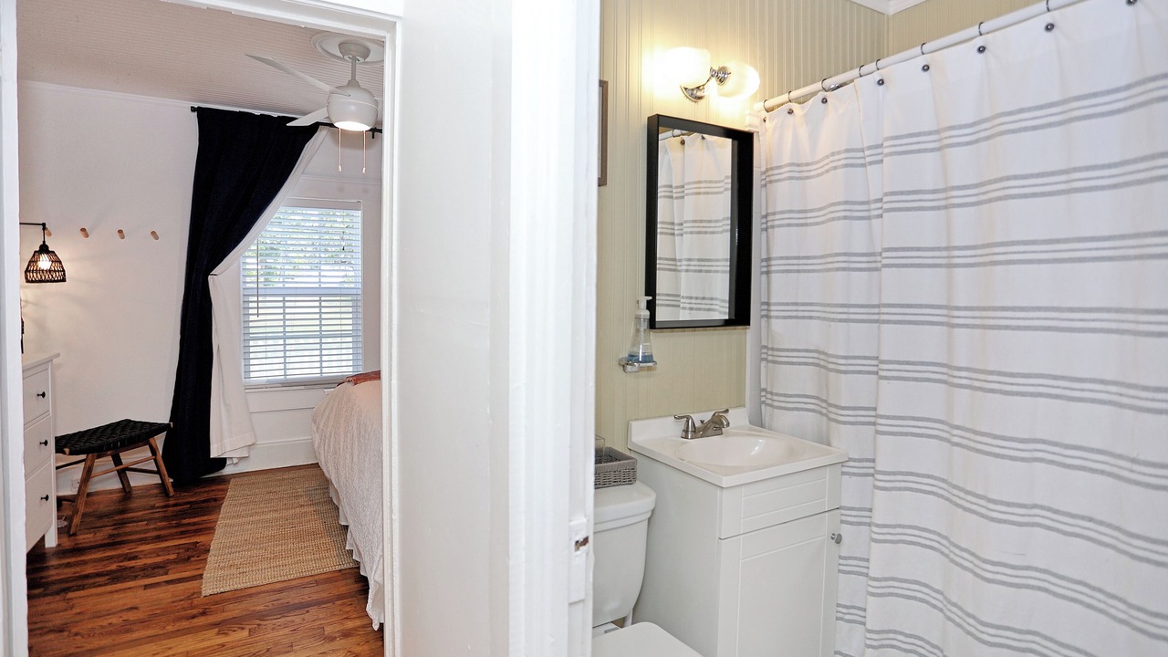 Photo of Bathroom in Thunderbolt