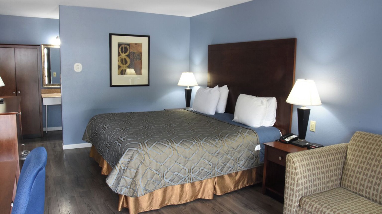 Photo of Bedroom in Clinton