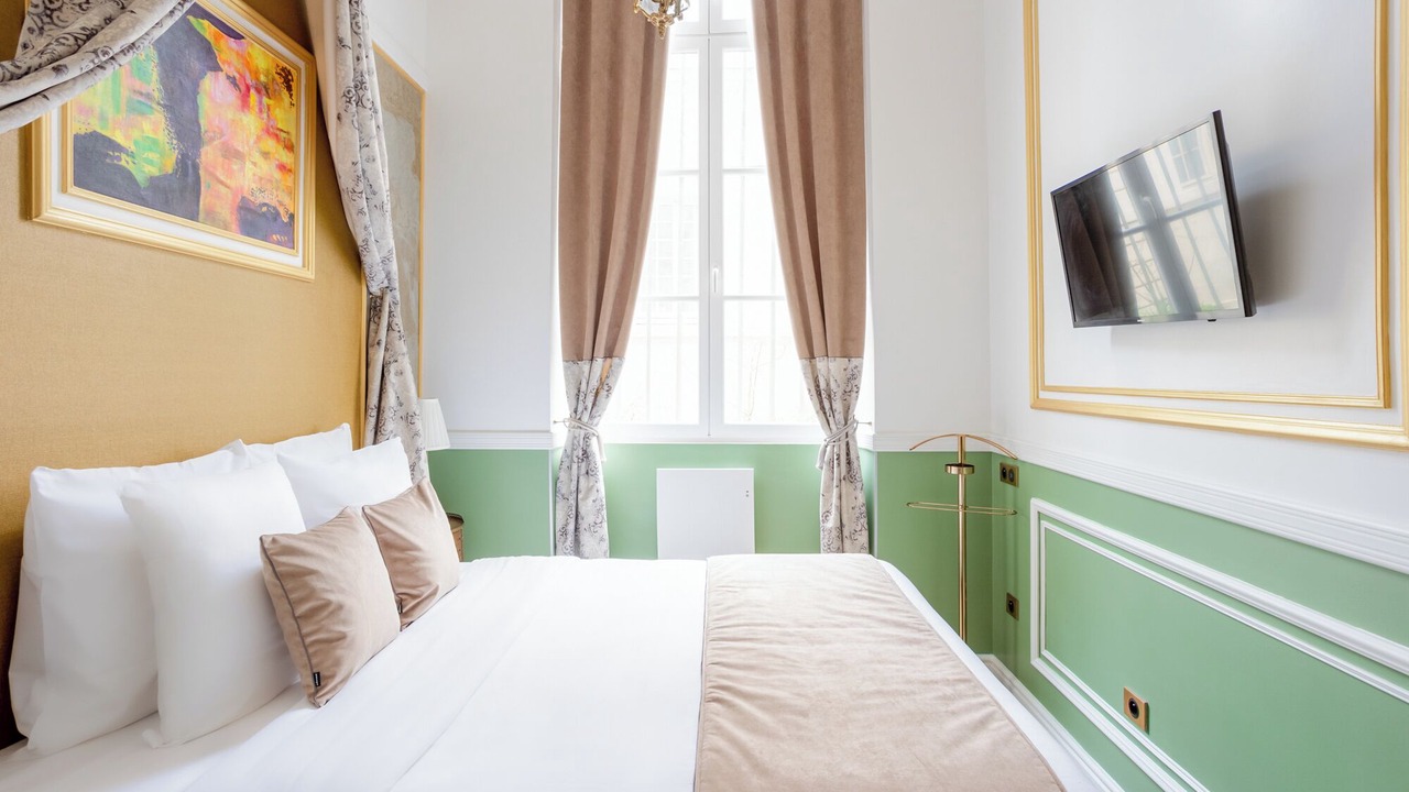 Photo of Bedroom in 4th Arrondissement