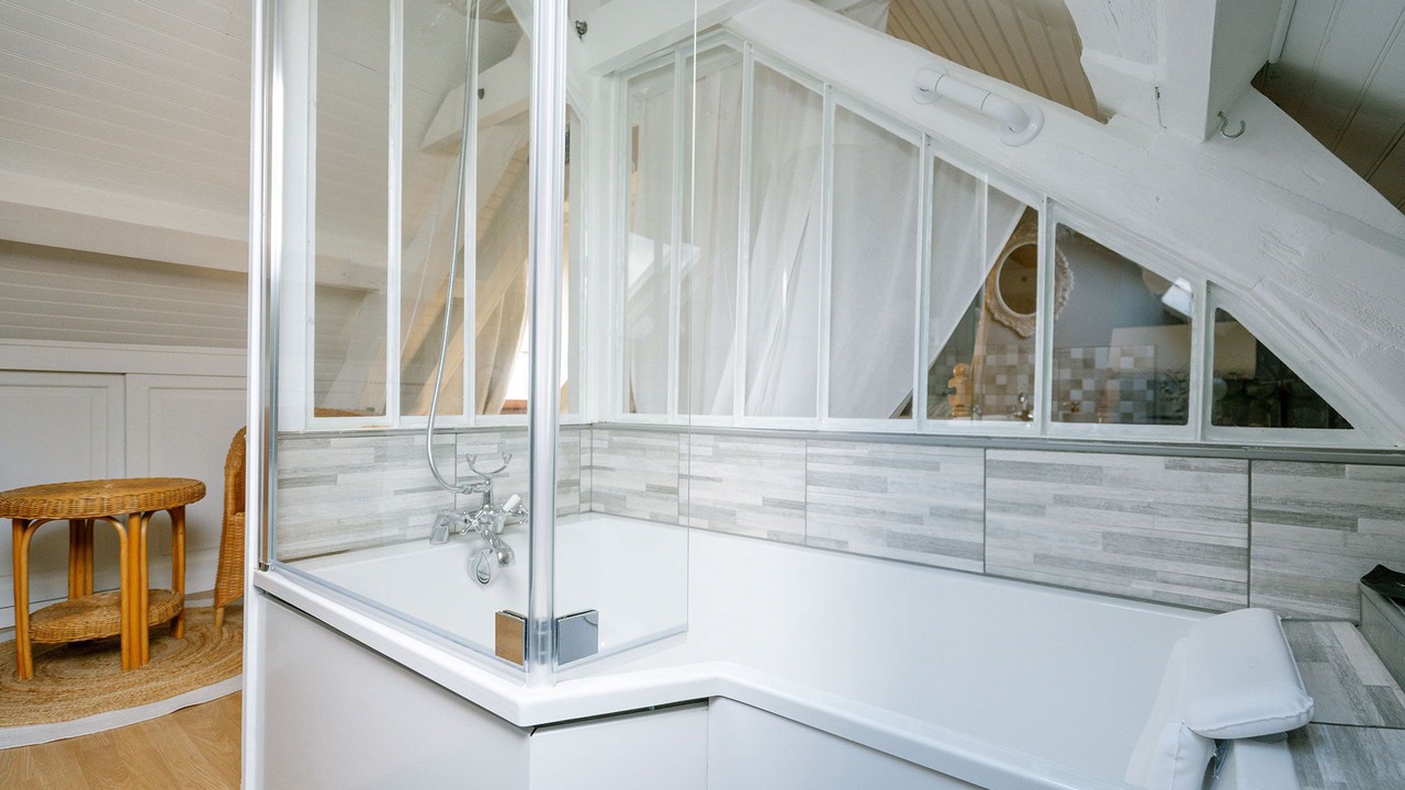 Photo of Bathroom in Monchy-Humieres