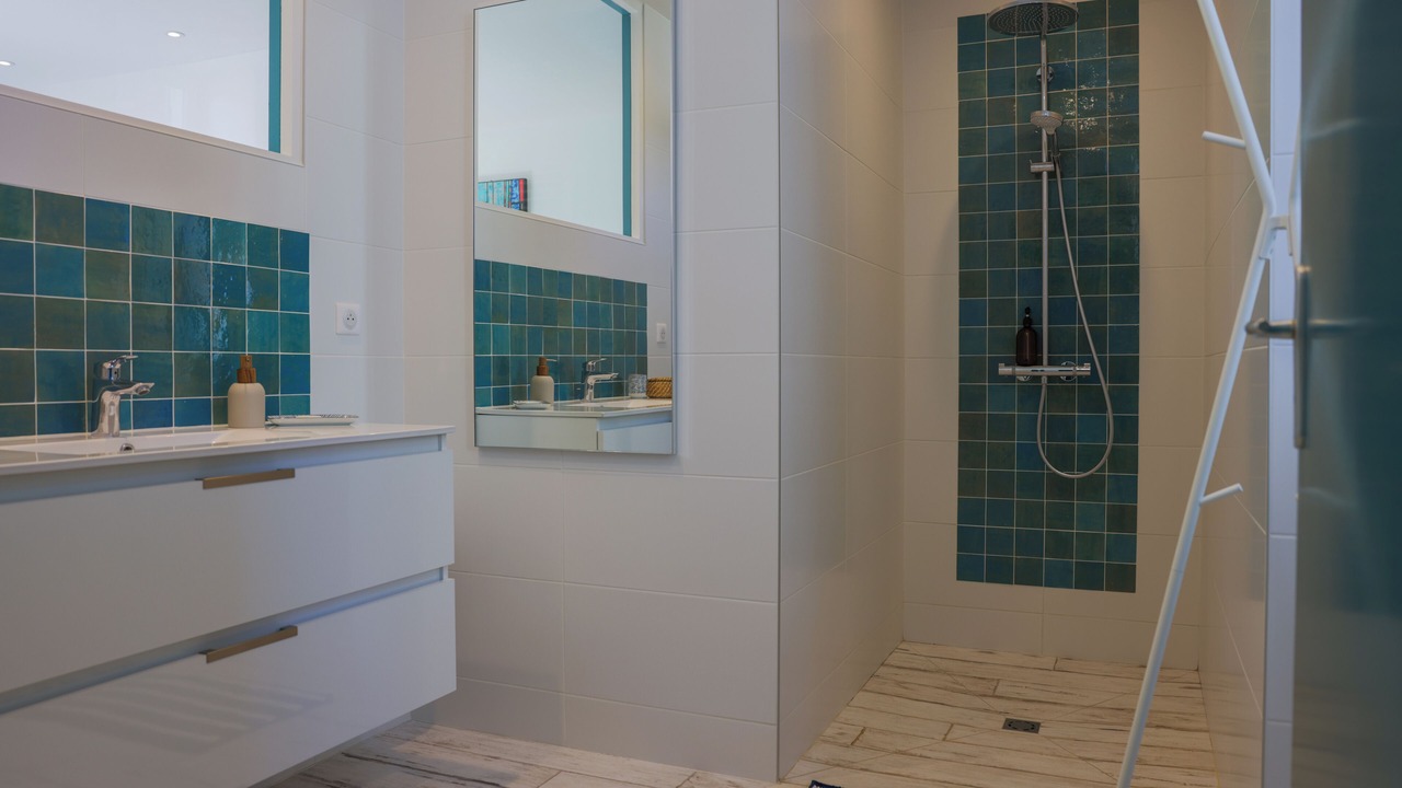 Photo of Others in Vire