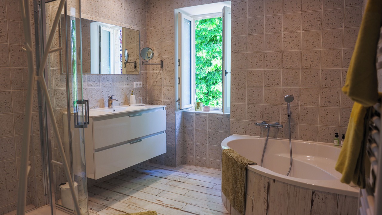 Photo of Others in Vire