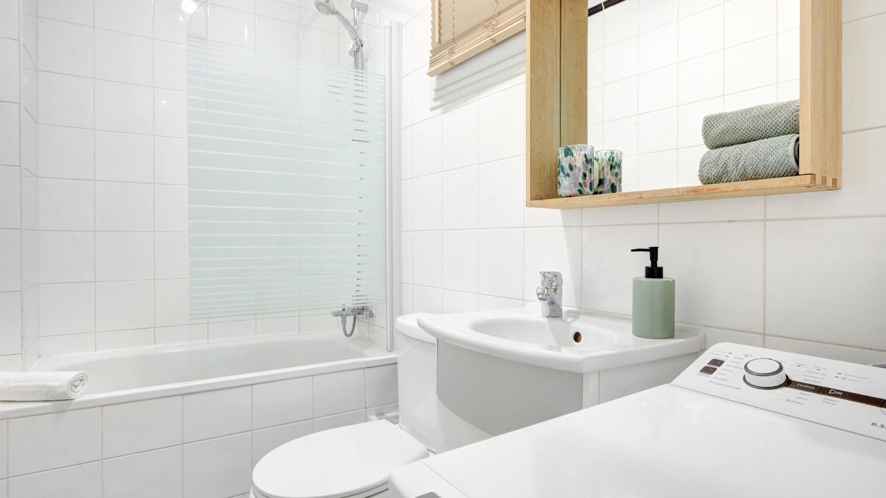 Photo of Bathroom in Arsenal