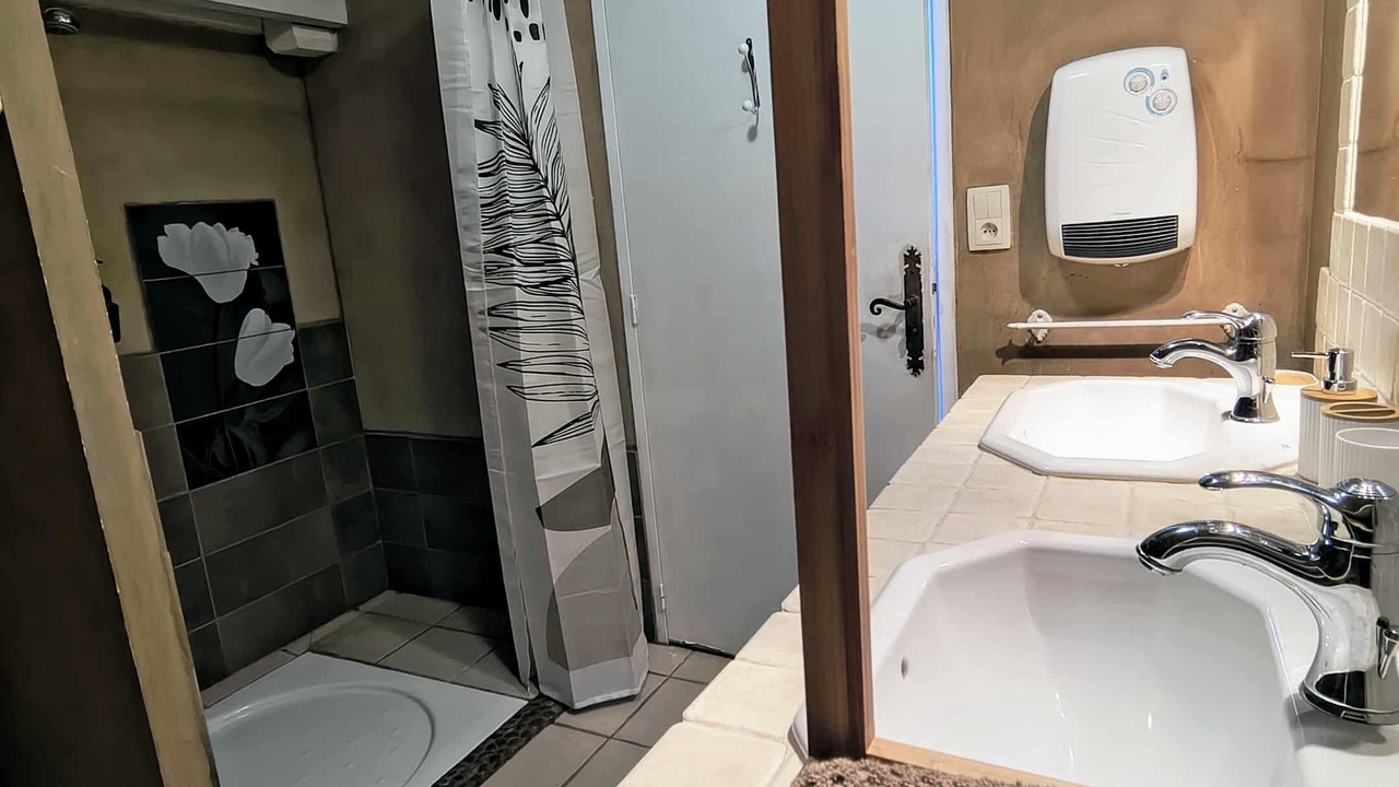 Photo of Bathroom in Centres