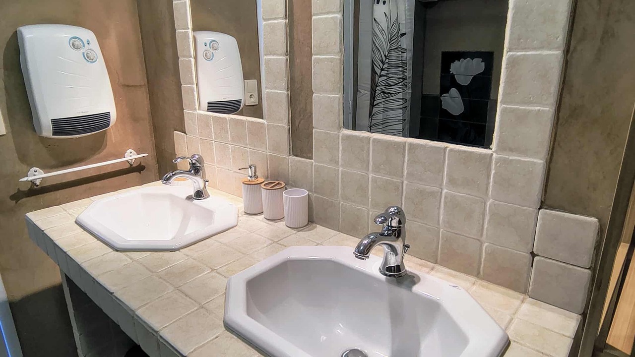 Photo of Bathroom in Centres