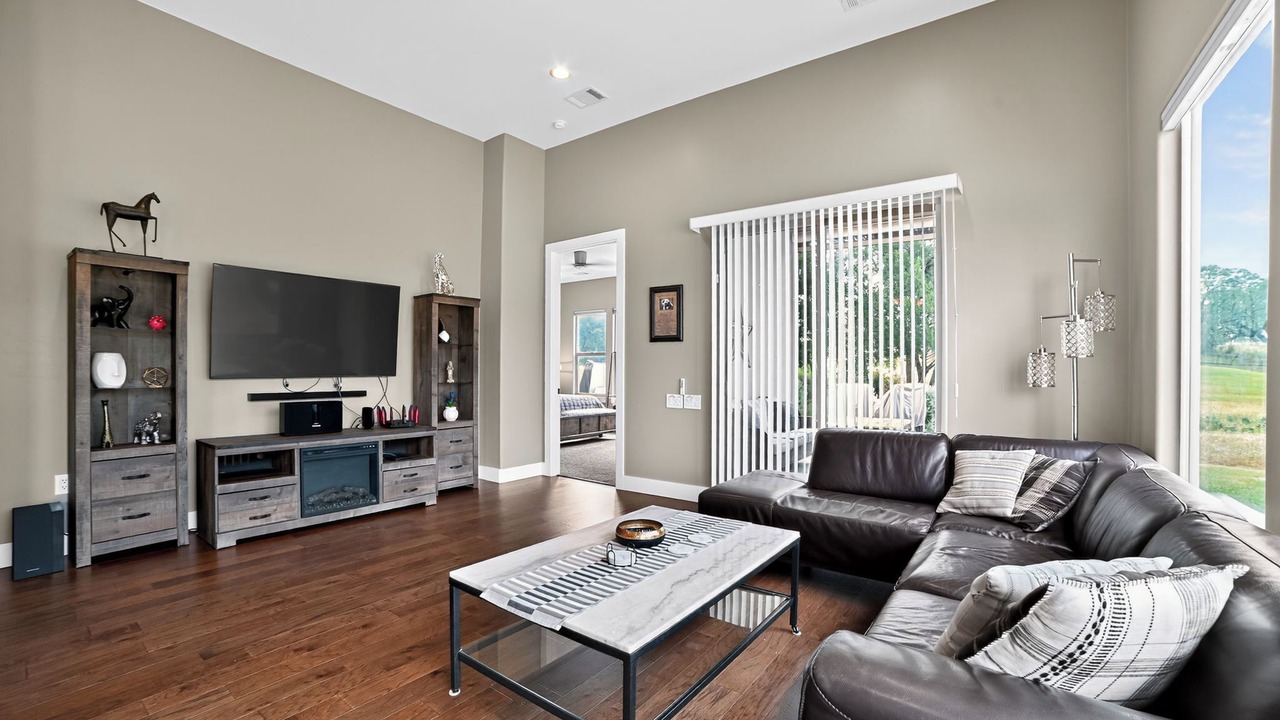 Photo of Livingroom in Horseshoe Bay West