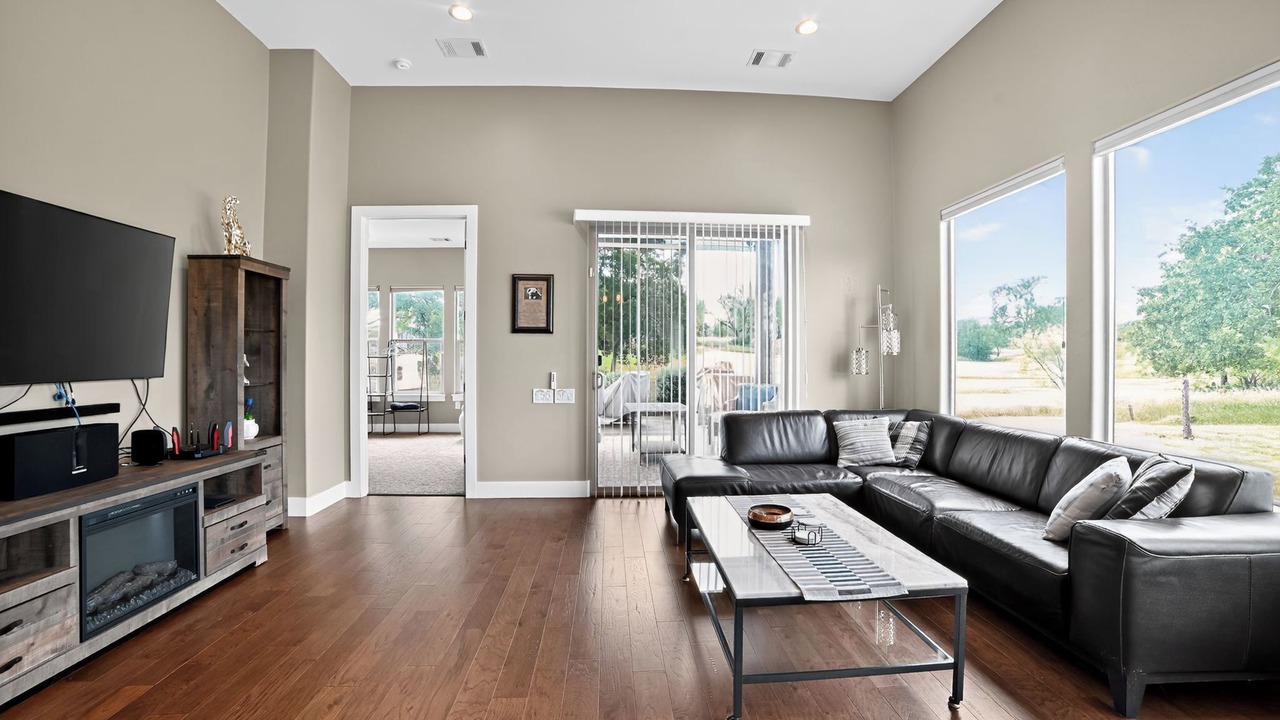 Photo of Livingroom in Horseshoe Bay West