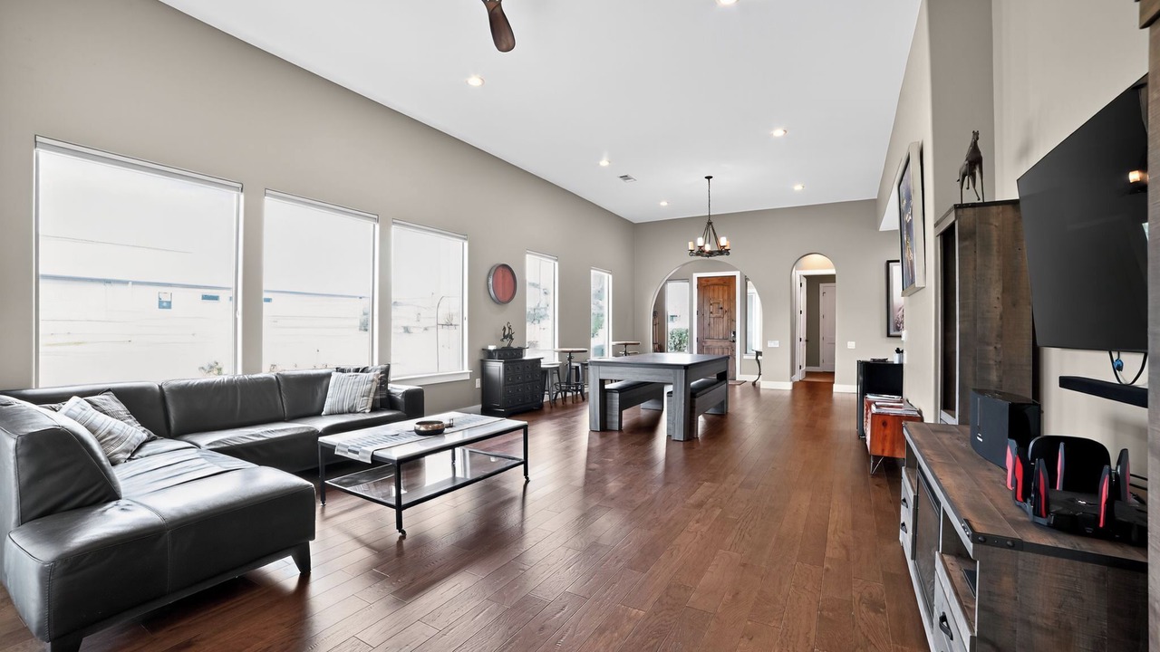 Photo of Livingroom in Horseshoe Bay West