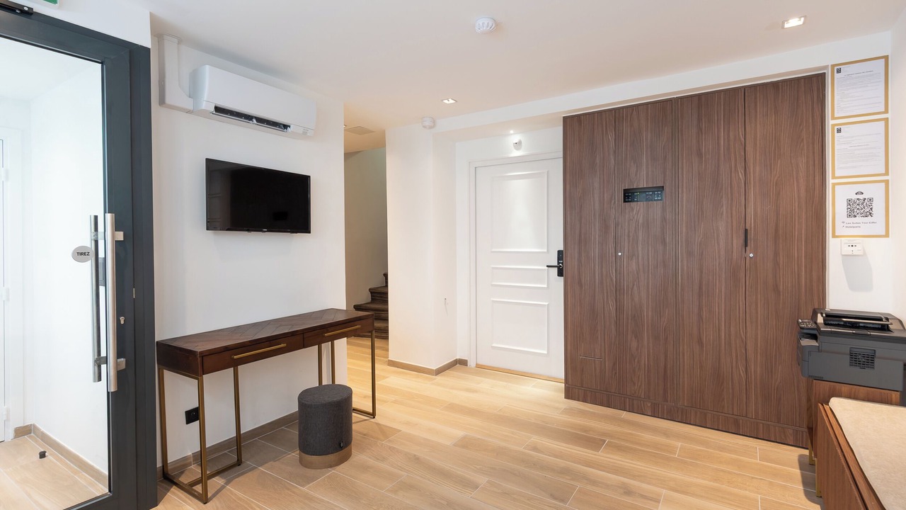 Photo of Others in Grenelle