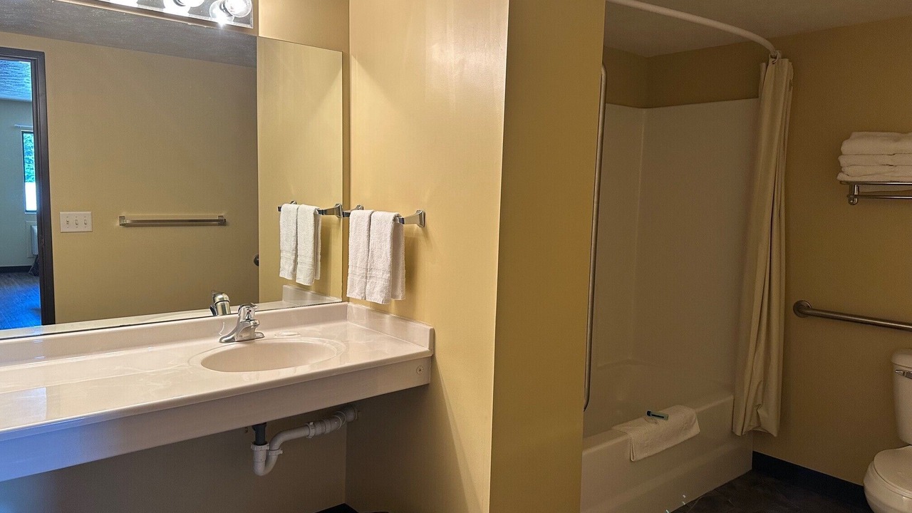 Photo of Bathroom in Elgin