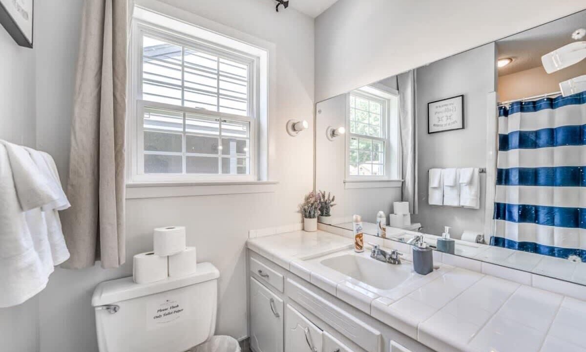 Photo of Bathroom in Parkway Village