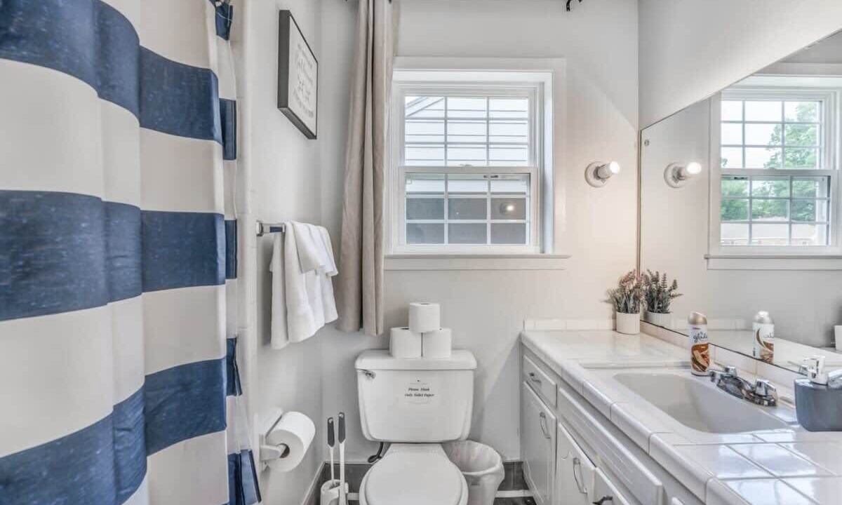 Photo of Bathroom in Parkway Village