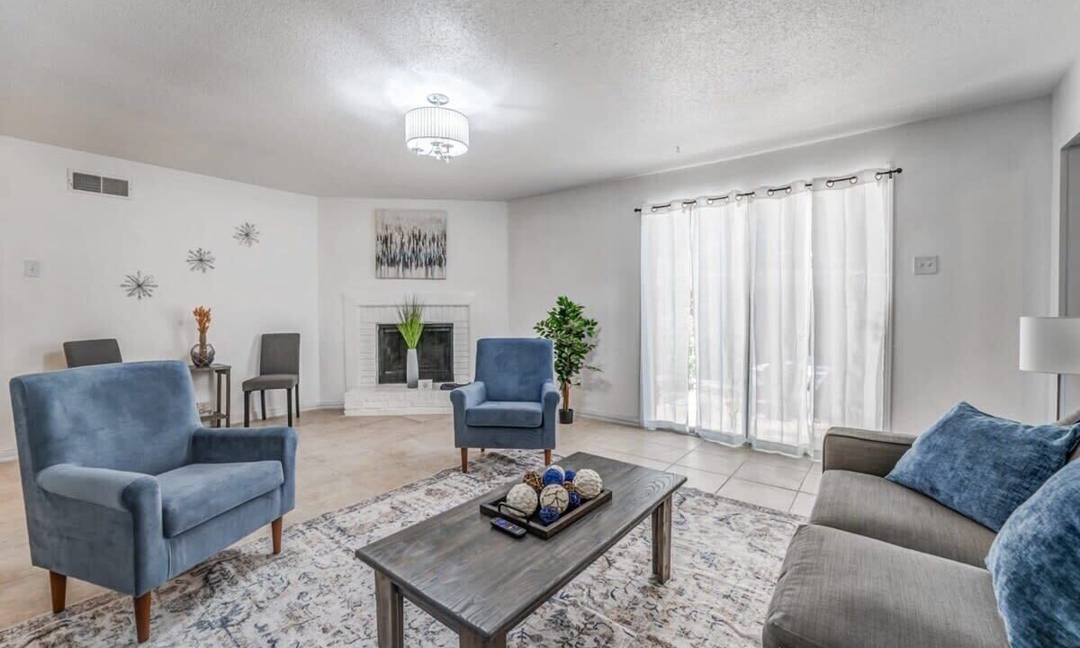 Photo of Livingroom in Hickory Hill
