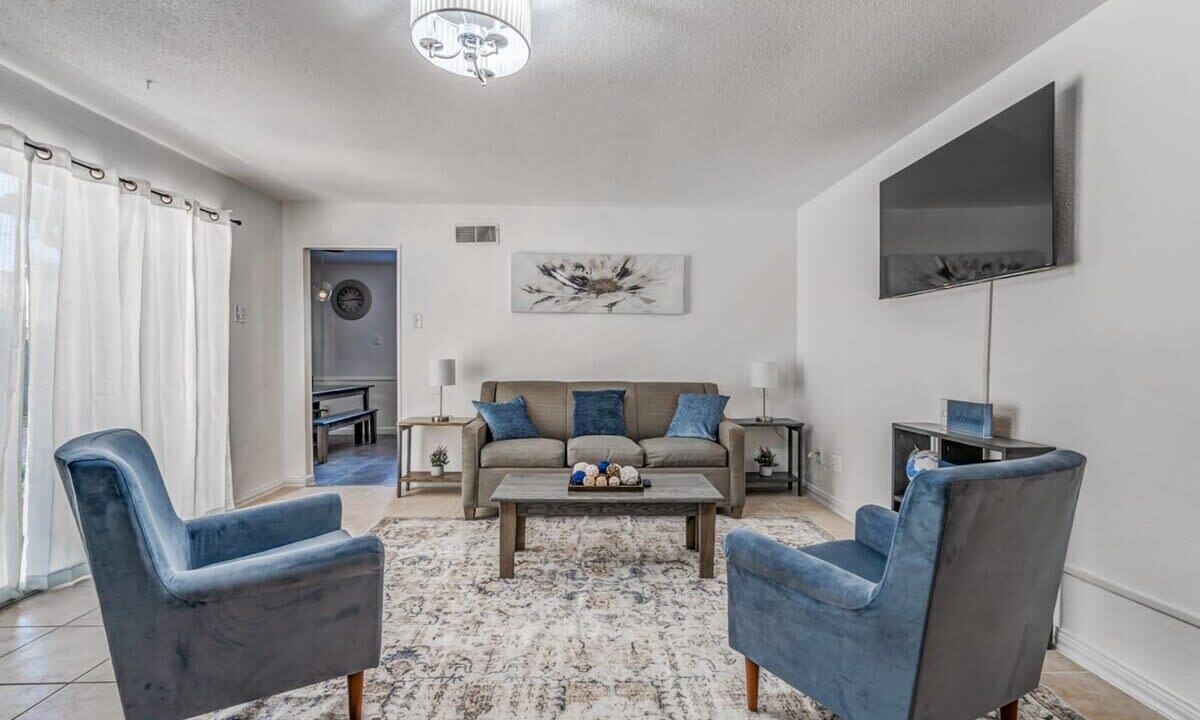 Photo of Livingroom in Hickory Hill