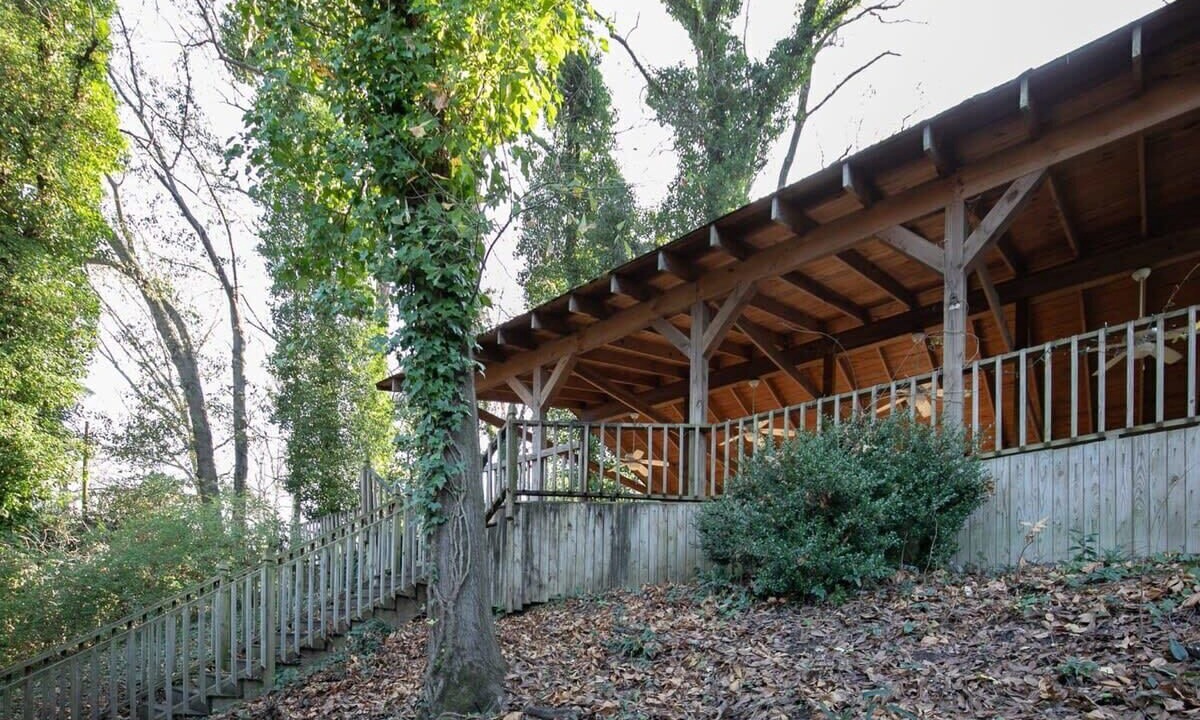 Photo of Outdoor in Redmont Park