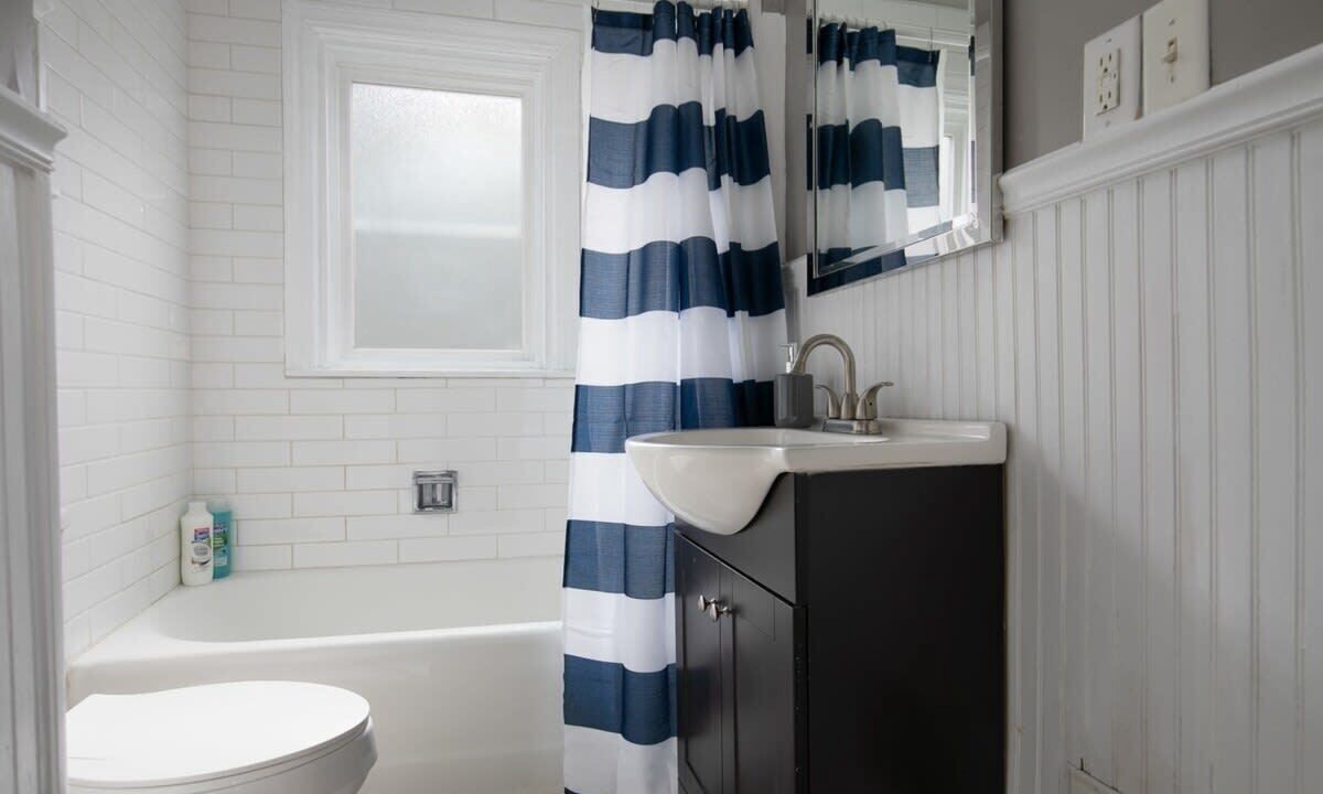 Photo of Bathroom in Redmont Park