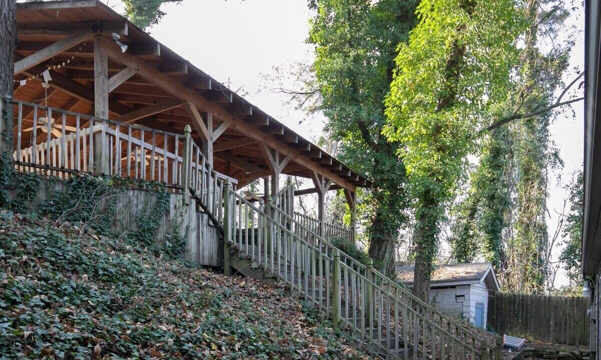 Photo of Outdoor in Redmont Park