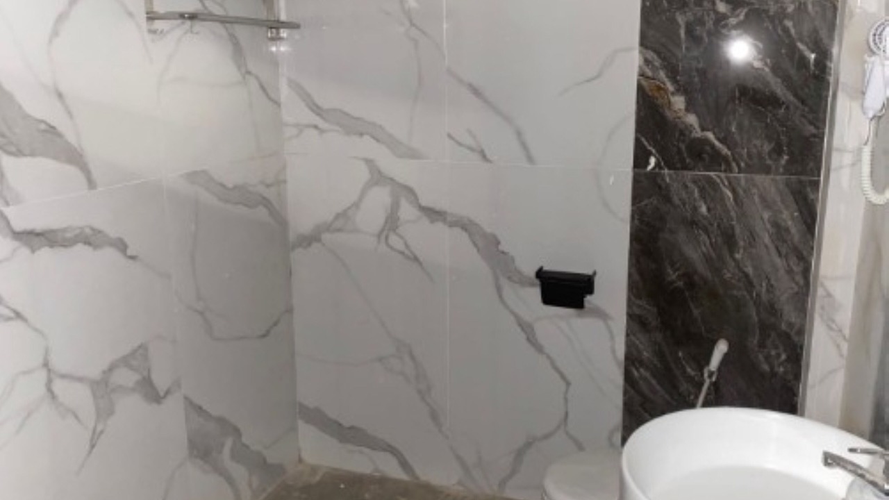 Photo of Bathroom in Genteng