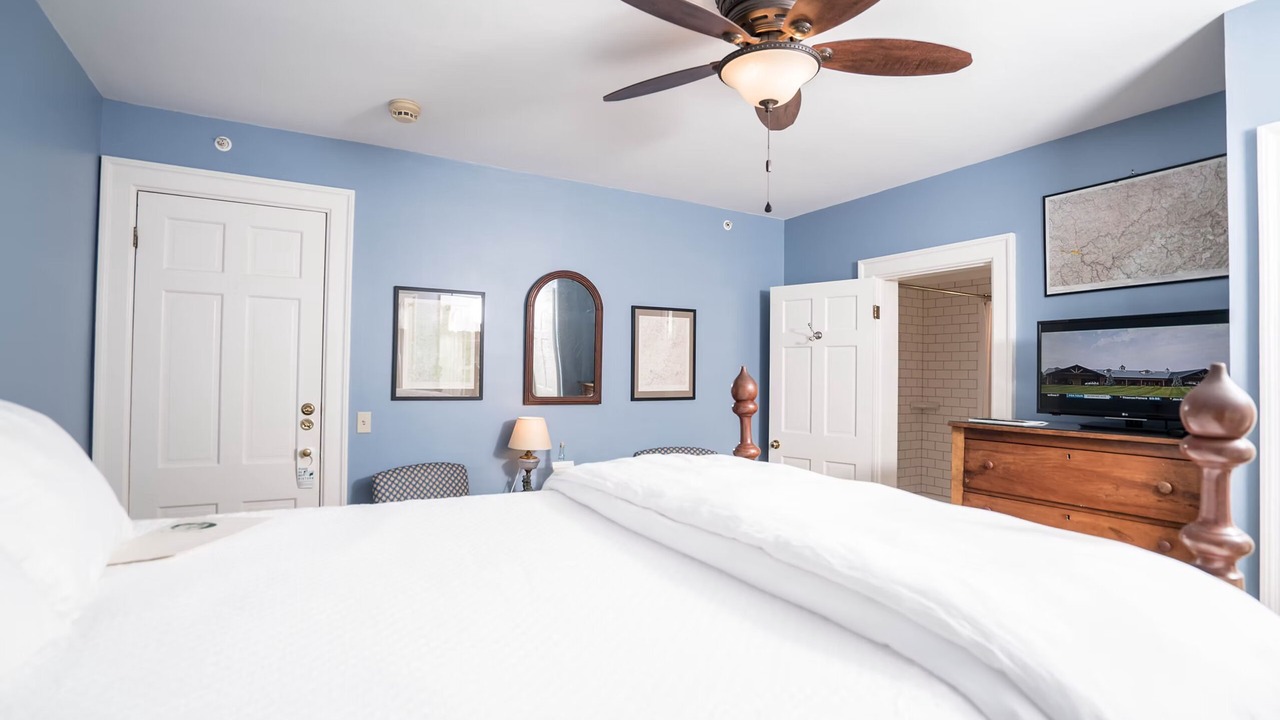 Photo of Bedroom in Lewisburg