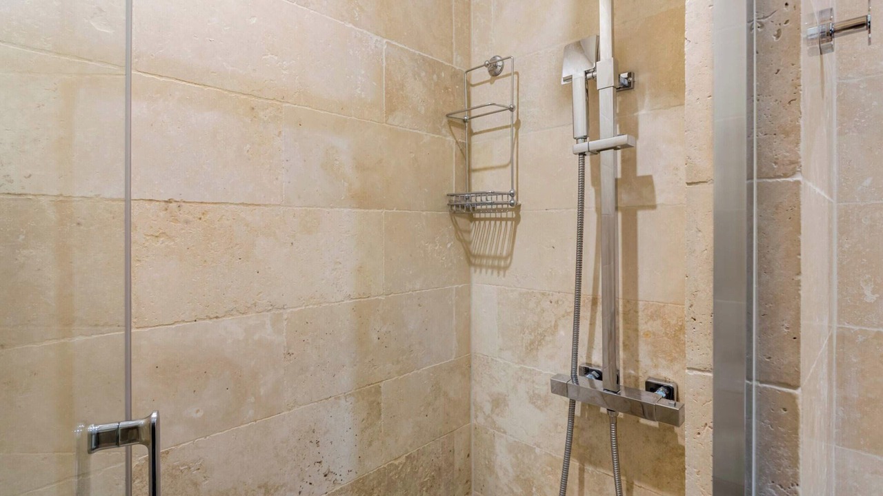 Photo of Bathroom in Arsenal