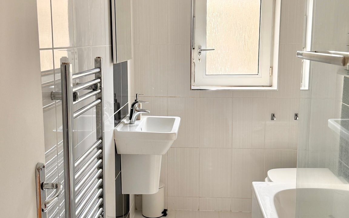 Photo of Others in Shadwell