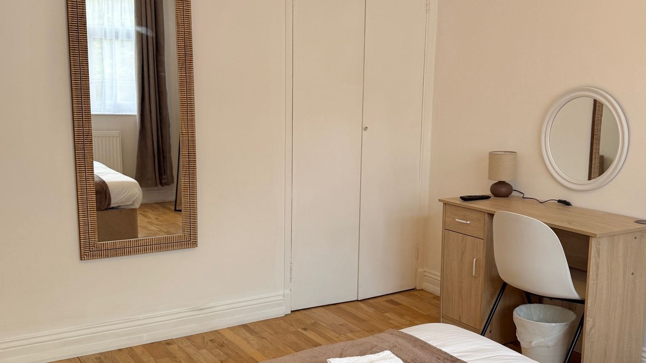 Photo of Others in Shadwell