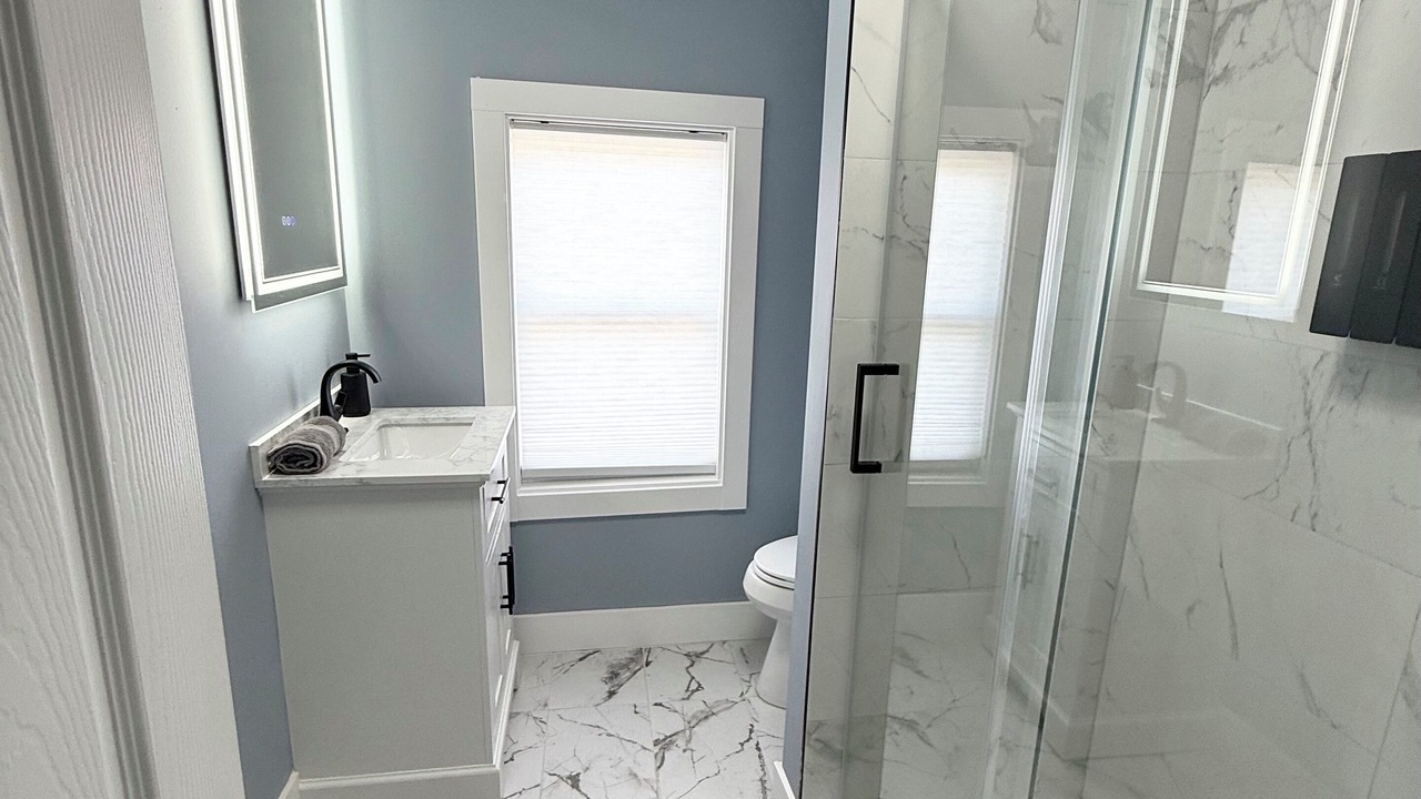 Photo of Bathroom in Lakeview
