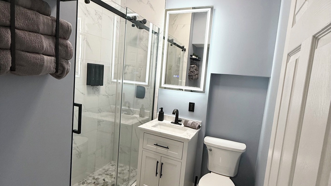 Photo of Bathroom in Lakeview