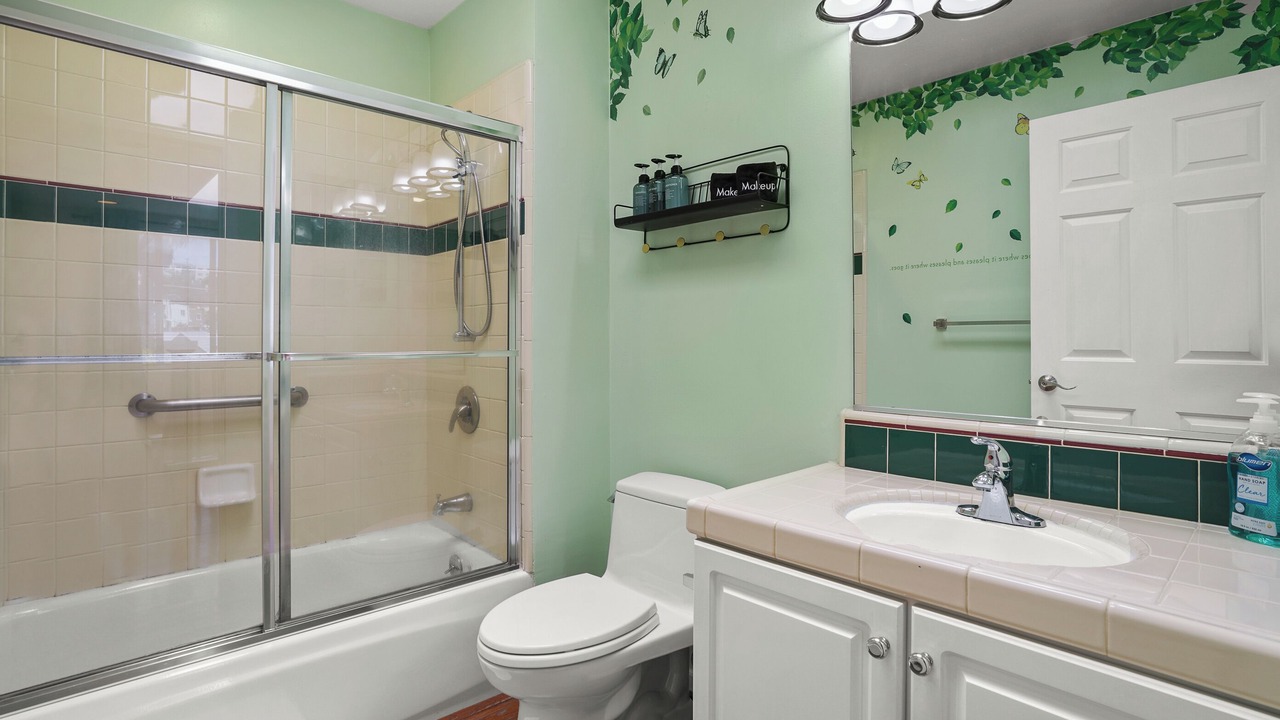 Photo of Bathroom in Little Hollywood
