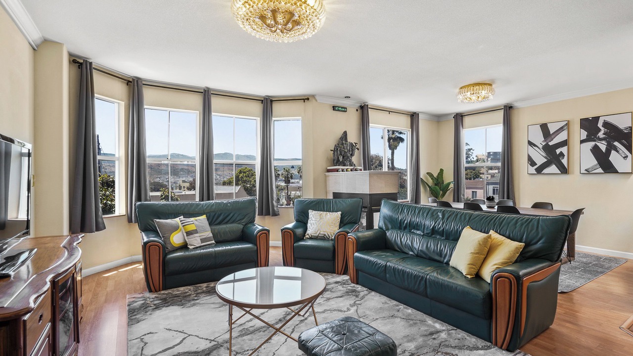 Photo of Livingroom in Little Hollywood