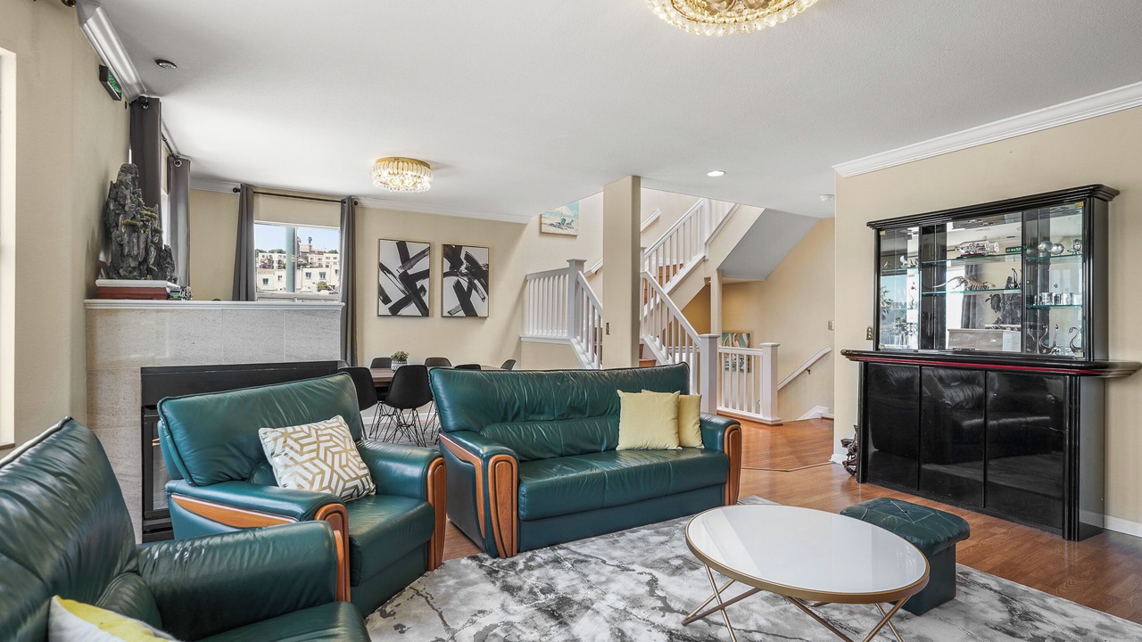 Photo of Livingroom in Little Hollywood
