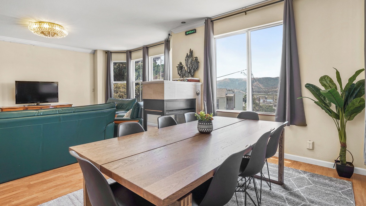 Photo of Livingroom in Little Hollywood