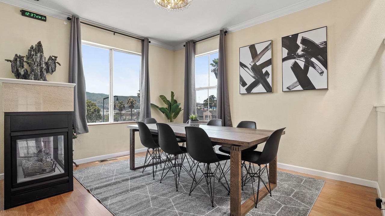 Photo of Livingroom in Little Hollywood