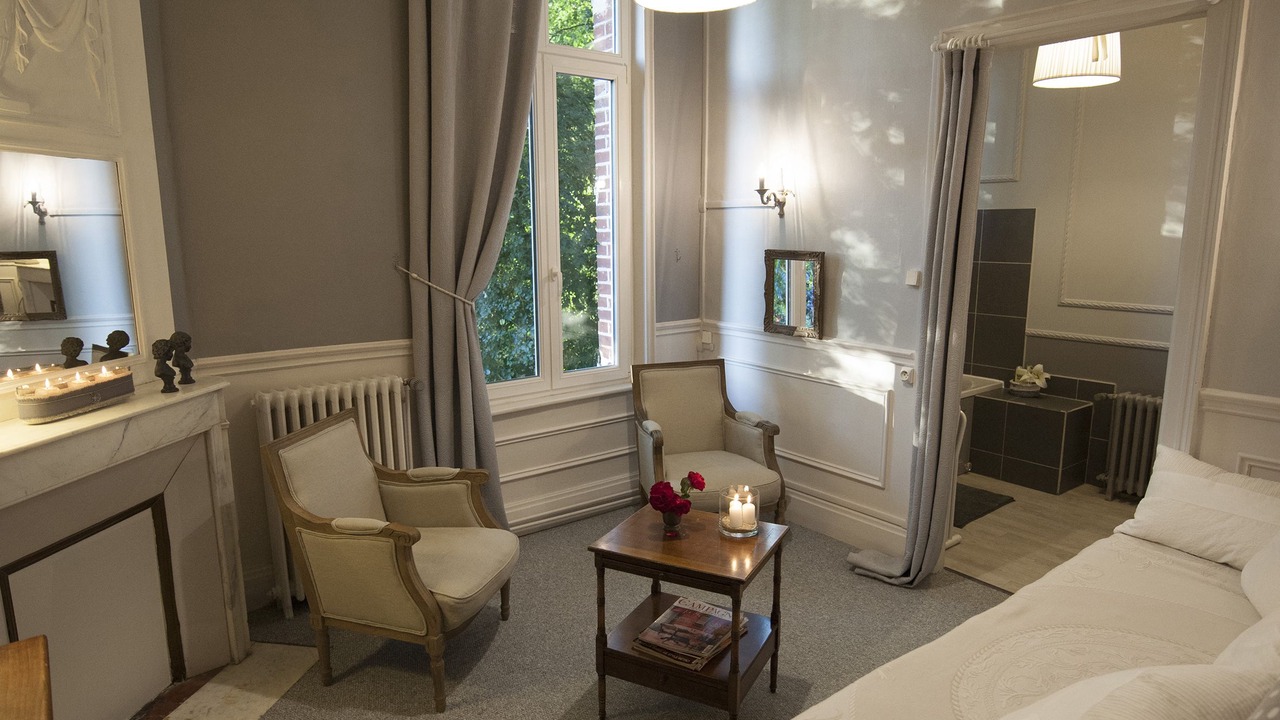 Photo of Others in Omiecourt