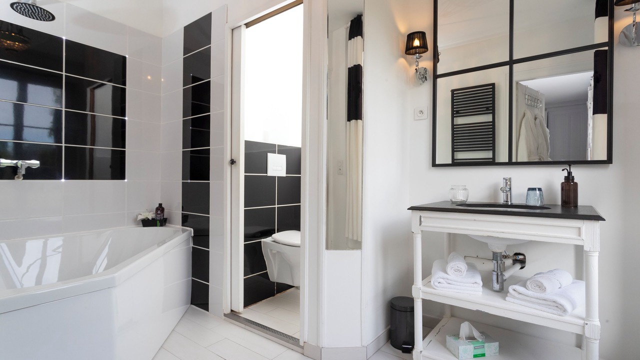 Photo of Bathroom in Omiecourt