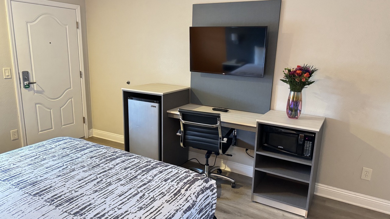 Photo of Bedroom in Munras Avenue