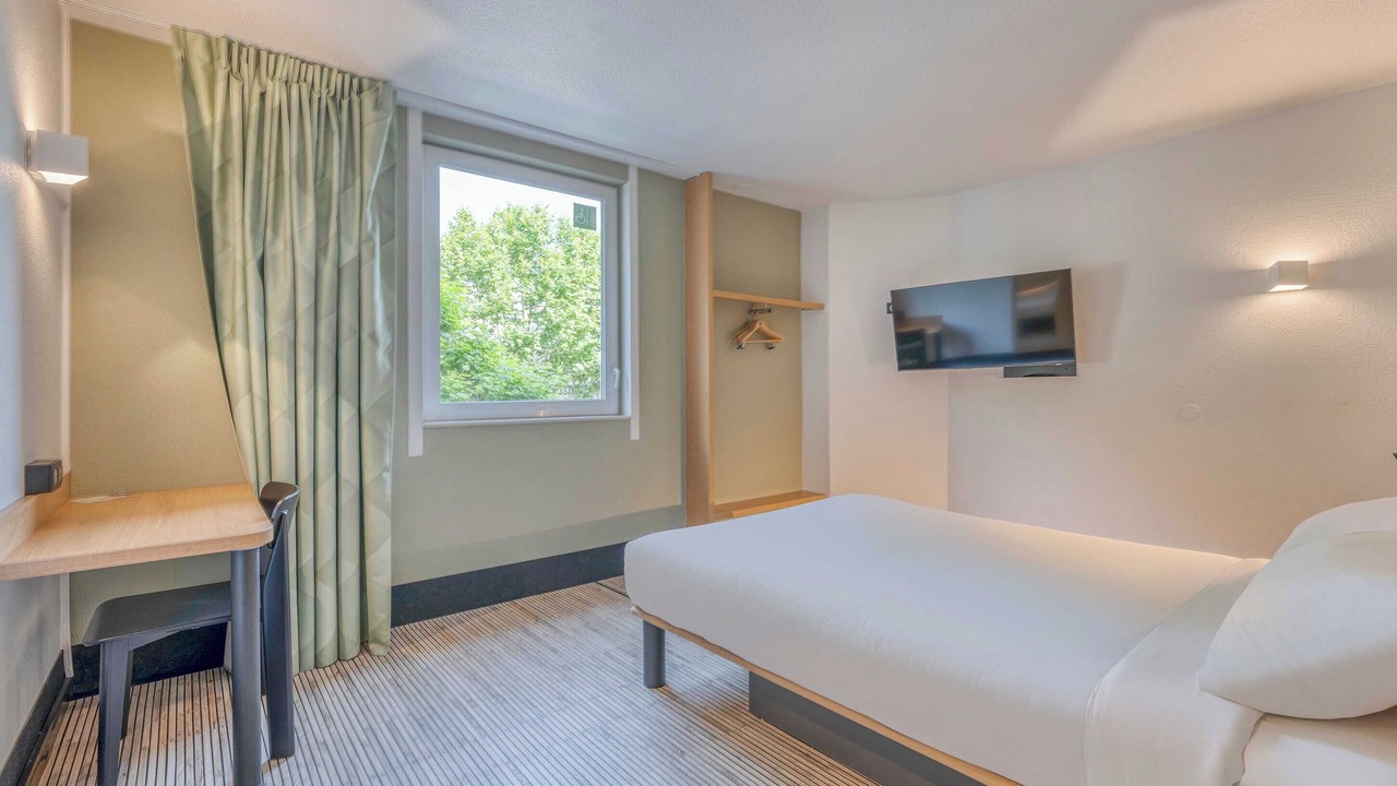 Photo of Bedroom in Begles