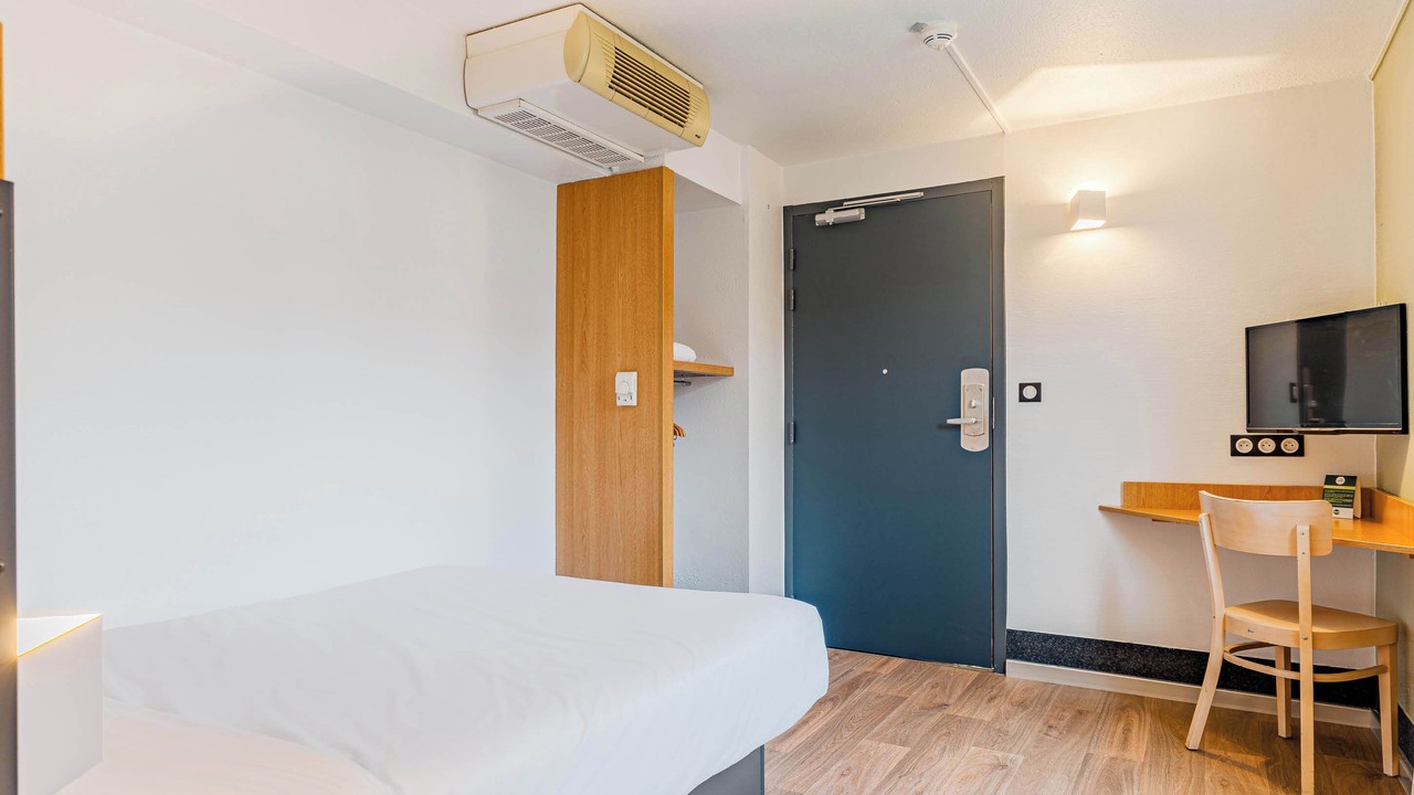 Photo of Bedroom in Chasseneuil-du-Poitou