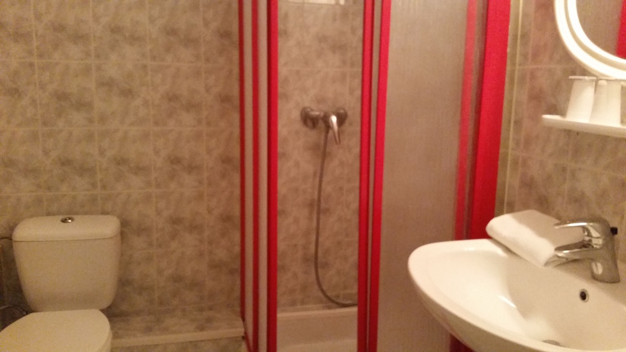 Photo of Bathroom in Republique - Tolstoi