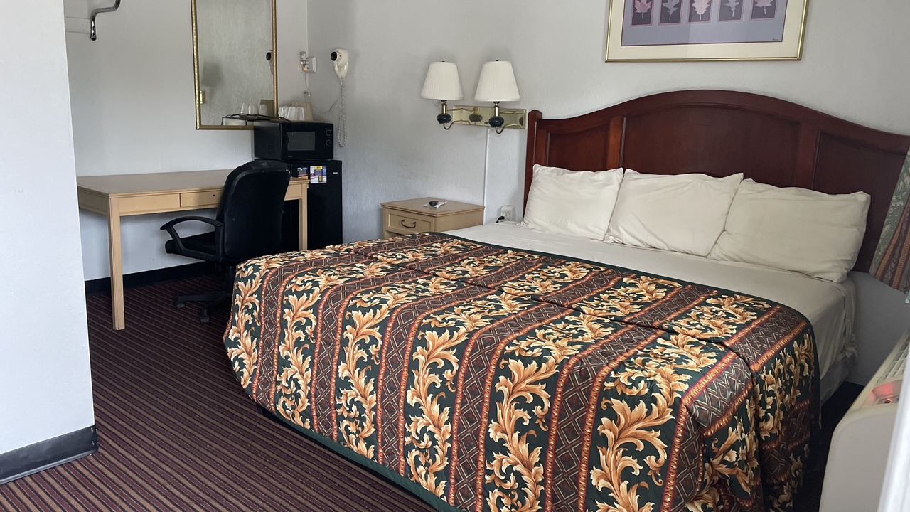Photo of Bedroom in Many