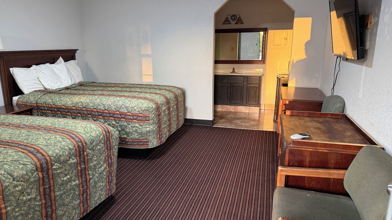 Photo of Bedroom in Many