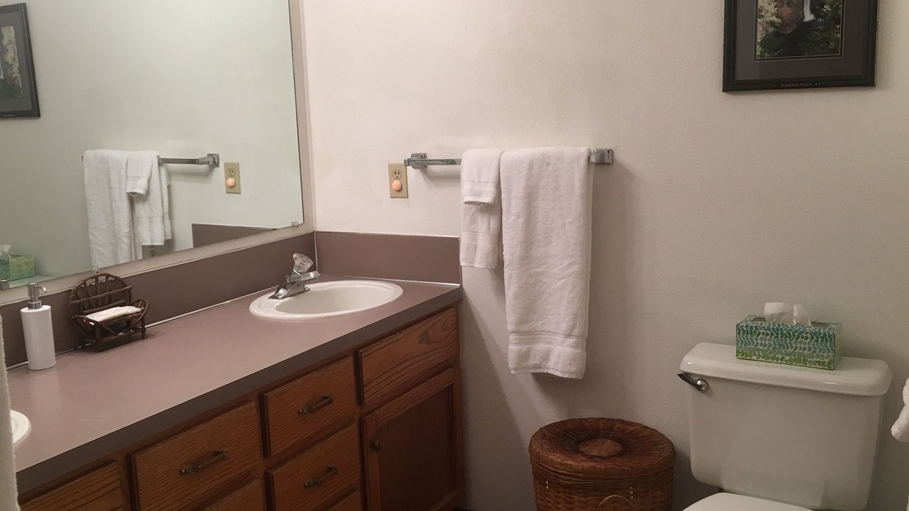 Photo of Bathroom in Roseburg