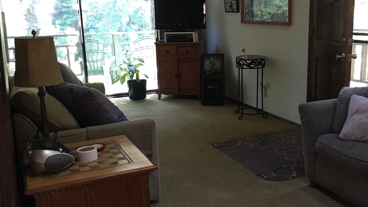 Photo of Livingroom in Roseburg
