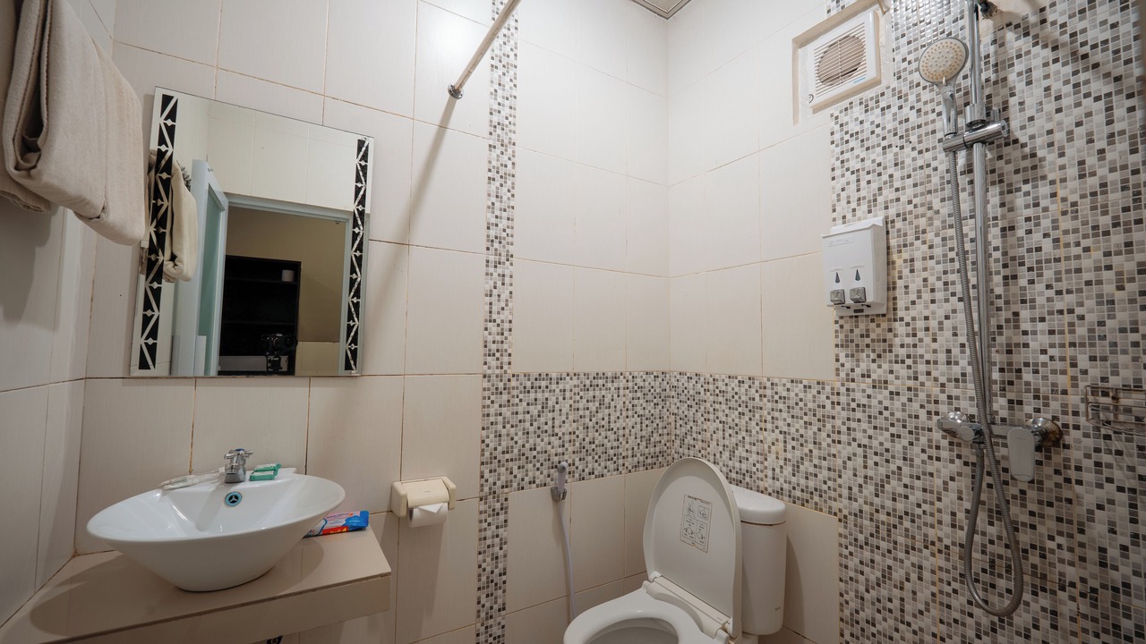 Photo of Bathroom in Kartika Plaza