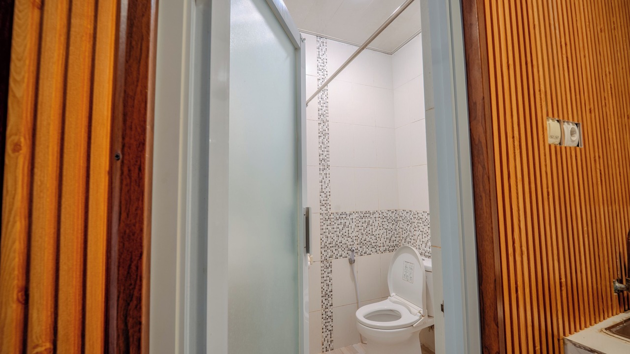 Photo of Bathroom in Kartika Plaza